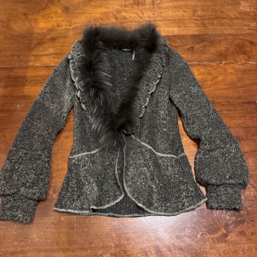 Dolce Cabo Grey Boucle Knit Faux Fur Trim Cardigan Sweater Whimsigoth Small‎ - Picture 2 of 7